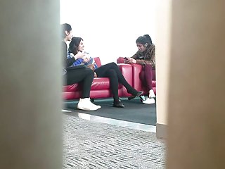 两个热的女同志之间插入严酷的玩具